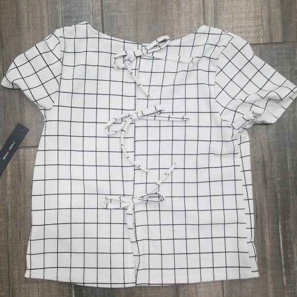 Moa Moa Tops - Adorable black & white checkered top